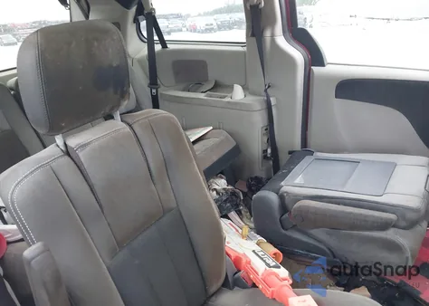 2014 Dodge Grand Caravan Sxt z USA, uszkodzony, nr VIN 2C4RDGCG0ER274390